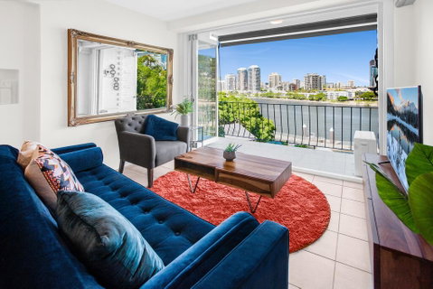 Stylish 2-Bed Apartment With Sweeping River Views - Accommodation Brunswick Heads 1