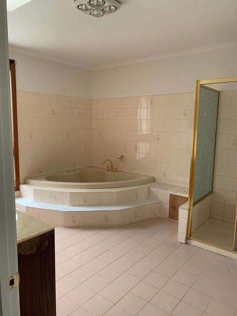 Stylish Bedroom In Bentleigh East - Accommodation Brunswick Heads 3