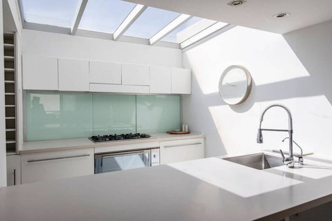 Stylish Executive Apartment With Balcony - Accommodation Brunswick Heads 1