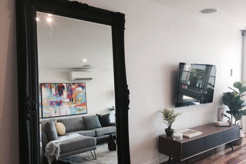 Stylish Saint Kilda Pad. Walk To Beach And Cafes, Luna Park - Accommodation Brunswick Heads 1