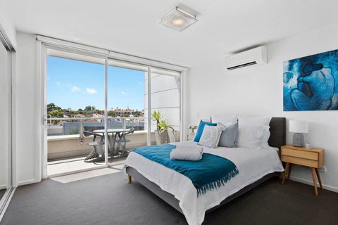 Stylish Saint Kilda Pad. Walk To Beach And Cafes, Luna Park - Accommodation Brunswick Heads 2