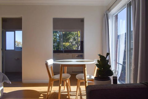Sun-Drenched 1 Bed Studio Apt Newtown Parking - Accommodation Brunswick Heads 0