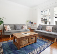 Sunlit 2-bed Apartment Metres From the Beach - Accommodation Brunswick Heads