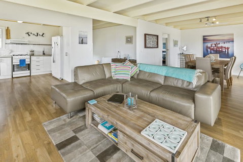 Tanjil - A Stroll From The Water In Paynesville - Accommodation Brunswick Heads 3