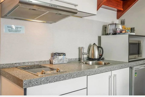 Battery Point Apartment With Car Park - Accommodation Brunswick Heads 7