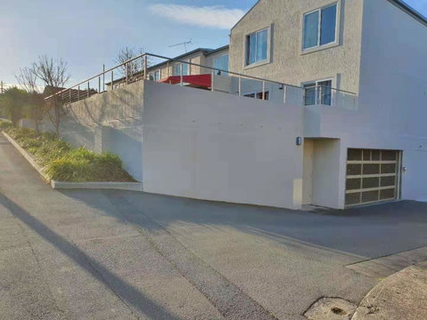 Battery Point Apartment With Car Park - Accommodation Brunswick Heads 3