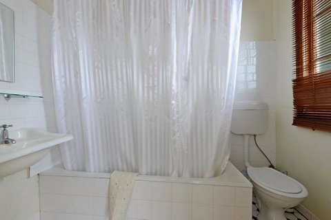 Edinburgh Gallery Bed & Breakfast - Accommodation Brunswick Heads 36