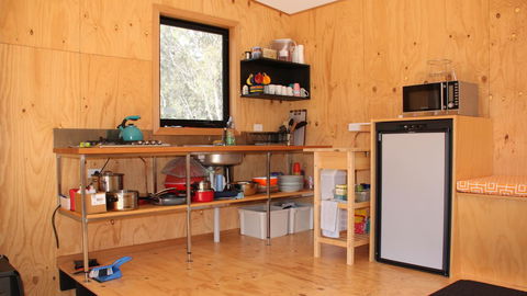BAY OF FIRES ECO HUT Off Grid Experience At Binalong Bay - Accommodation Brunswick Heads 9