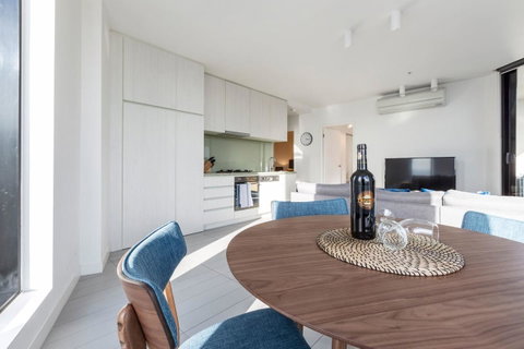 2Bedroom Apartment With Views In Docklands Next To CBD & Marvel Stadium - Accommodation Brunswick Heads 3