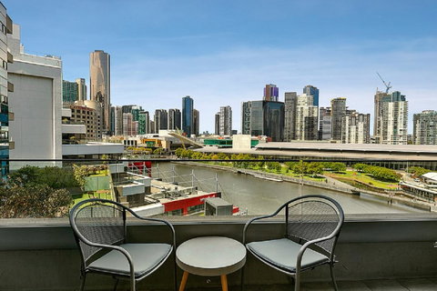 Melbourne Holiday Apartments Flinders Wharf - Accommodation Brunswick Heads 2