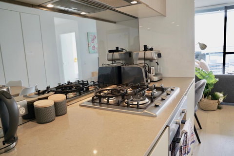 Pride Docklands Waterfront Apartment City View - Accommodation Brunswick Heads 22