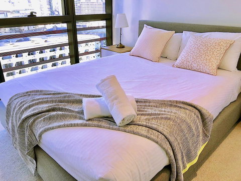 Pride Docklands Waterfront Apartment City View - Accommodation Brunswick Heads 1