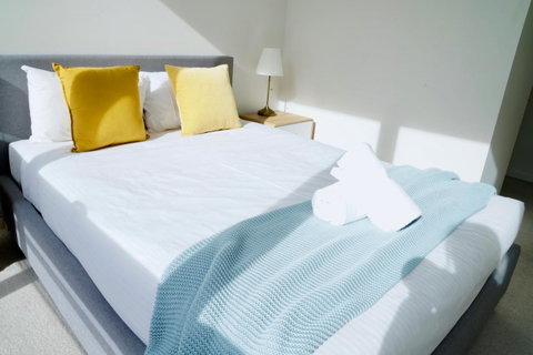 Pride Docklands Waterfront Apartment City View - Accommodation Brunswick Heads 2