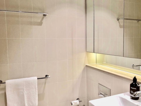 Pride Docklands Waterfront Apartment City View - Accommodation Brunswick Heads 34