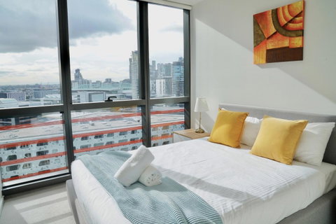 Pride Docklands Waterfront Apartment City View - Accommodation Brunswick Heads 9