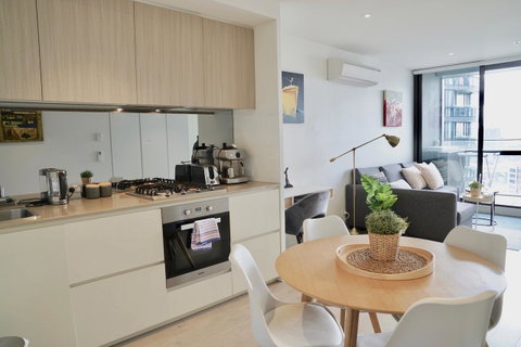 Pride Docklands Waterfront Apartment City View - Accommodation Brunswick Heads 14