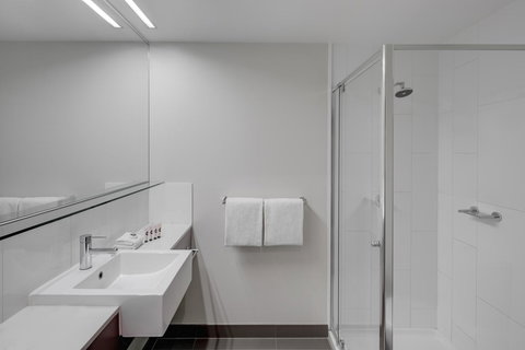 Travelodge Hotel Melbourne Docklands - Accommodation Brunswick Heads 6