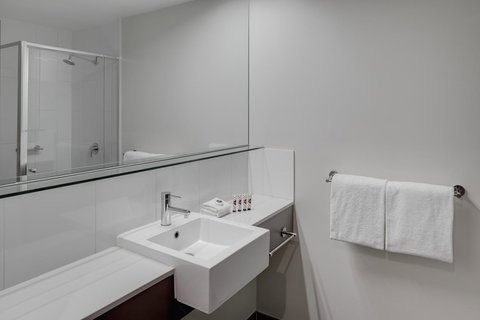 Travelodge Hotel Melbourne Docklands - Accommodation Brunswick Heads 14