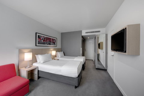 Travelodge Hotel Melbourne Docklands - Accommodation Brunswick Heads 1