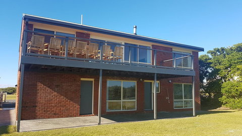 Sunsets On Martyrs Luxury Coastal Beach House Peterborough - Accommodation Brunswick Heads 24