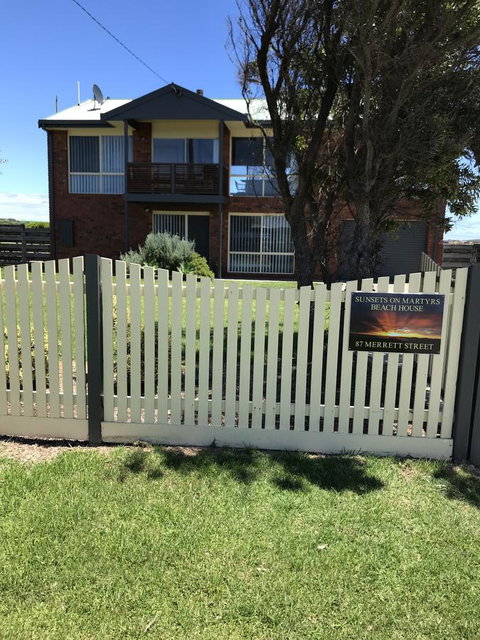 Sunsets On Martyrs Luxury Coastal Beach House Peterborough - Accommodation Brunswick Heads 20