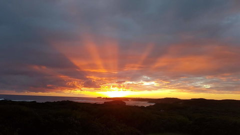 Sunsets On Martyrs Luxury Coastal Beach House Peterborough - Accommodation Brunswick Heads 25