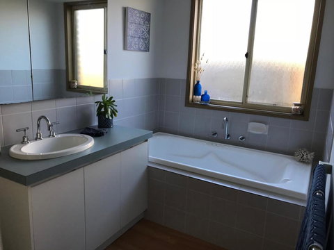 Sunsets On Martyrs Luxury Coastal Beach House Peterborough - Accommodation Brunswick Heads 17