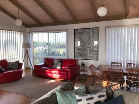 Sunsets On Martyrs Luxury Coastal Beach House Peterborough - Accommodation Brunswick Heads 11