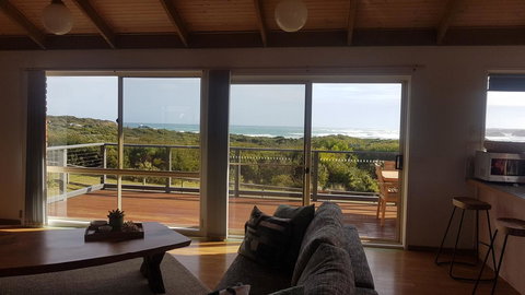 Sunsets On Martyrs Luxury Coastal Beach House Peterborough - Accommodation Brunswick Heads 6