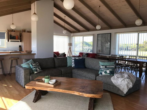 Sunsets On Martyrs Luxury Coastal Beach House Peterborough - Accommodation Brunswick Heads 13