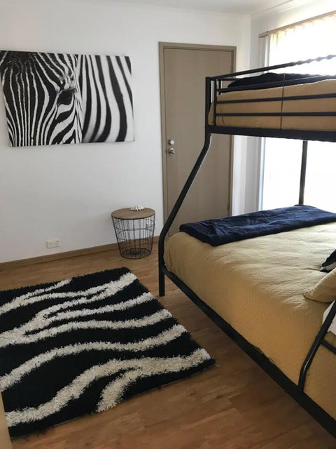 Sunsets On Martyrs Luxury Coastal Beach House Peterborough - Accommodation Brunswick Heads 16