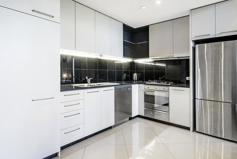 ULTIQA Little Collins (located At The Hero Apartment Building) - Accommodation Brunswick Heads 3