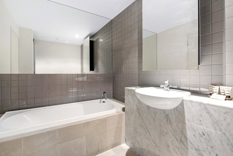 ULTIQA Little Collins (located At The Hero Apartment Building) - Accommodation Brunswick Heads 15