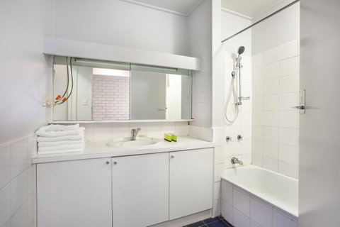 Burvale Hotel - Accommodation Brunswick Heads 1