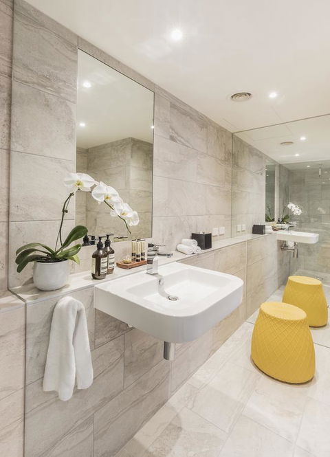 Quay West Suites Melbourne - Accommodation Brunswick Heads 4