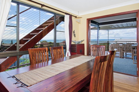 THE BOARDROOM ON BANKSIA - 11 Banksia Ave Bonny Hills - Accommodation Brunswick Heads 2