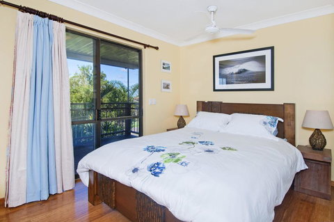 THE BOARDROOM ON BANKSIA - 11 Banksia Ave Bonny Hills - Accommodation Brunswick Heads 3