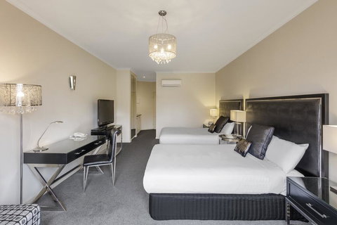 The Carrington Hotel - Accommodation Brunswick Heads 2