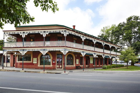 The Daylesford Hotel - Accommodation Brunswick Heads 1