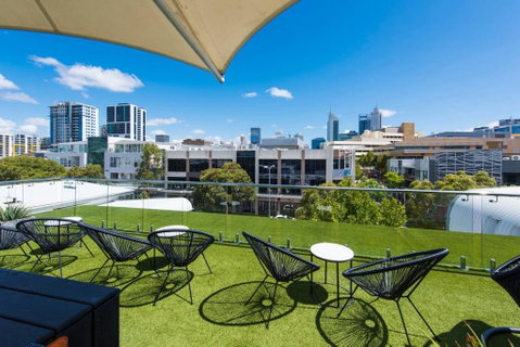 The Nest - Smart Suite On Newcastle St With Rooftop Views - Accommodation Brunswick Heads 3