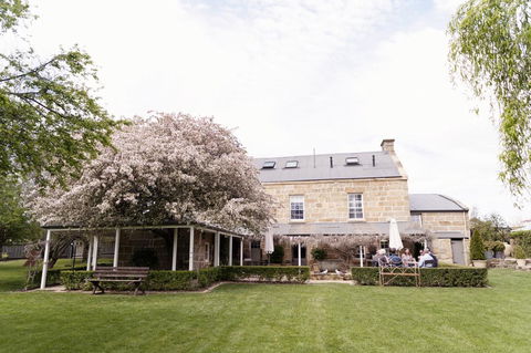 The Red Feather Inn - Accommodation Brunswick Heads 2