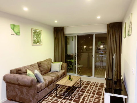 Tranquil, Relaxing Forrest Style Apartment - Braddon CBD - Accommodation Brunswick Heads 0