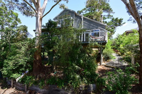 Treetops - Newly Renovated, In The Village! - Accommodation Brunswick Heads 0