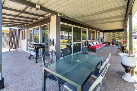 Unique Getaway 300m To Bribie Foreshore, Bongaree - Accommodation Brunswick Heads 1