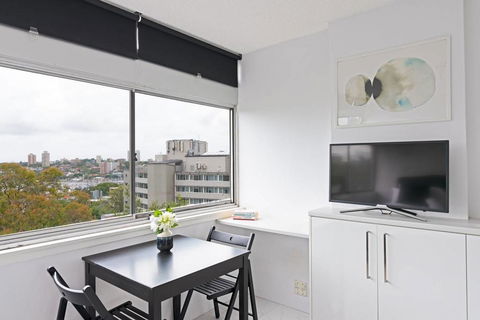 Views To Die For// Studio Rushcutters Bay // Free Parking - Accommodation Brunswick Heads 3