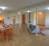 Village Stays Coldstream Gallery Bungalow - Accommodation Brunswick Heads