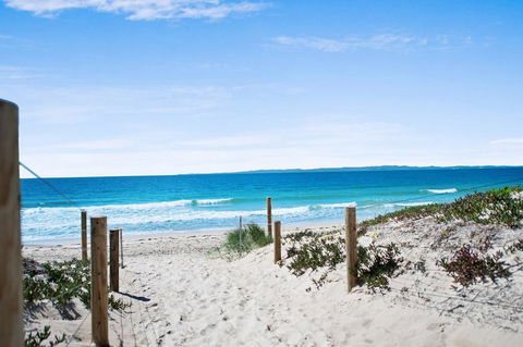Walk To Surf Beach, Club And Shops - Sands Court Boyd St, Woorim - Accommodation Brunswick Heads 2