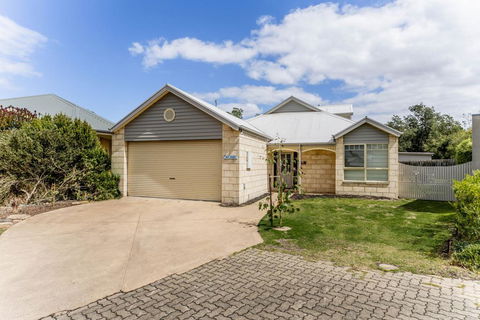 WALKIN' ON SUNSHINE - Accommodation Brunswick Heads 0