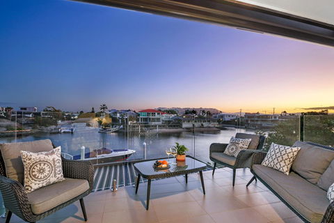 Waterfront Boutique Apartment - Personal Concierge - Accommodation Brunswick Heads 1