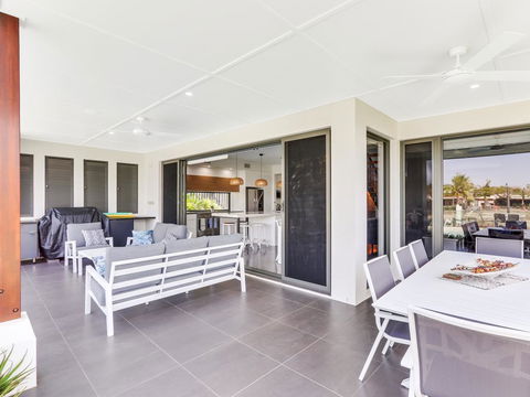 WATERFRONT HOME BORDERING MOOLOOLABA - Accommodation Brunswick Heads 2